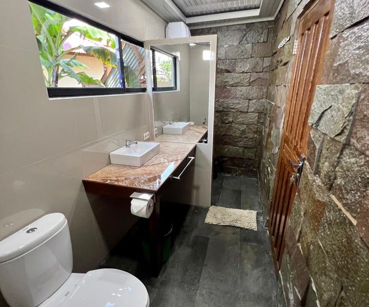 Estetik Toilet Simpang empat